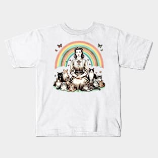 A Group of cats with mom Kids T-Shirt